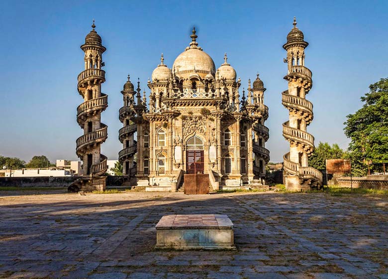 Mahabat Maqbara