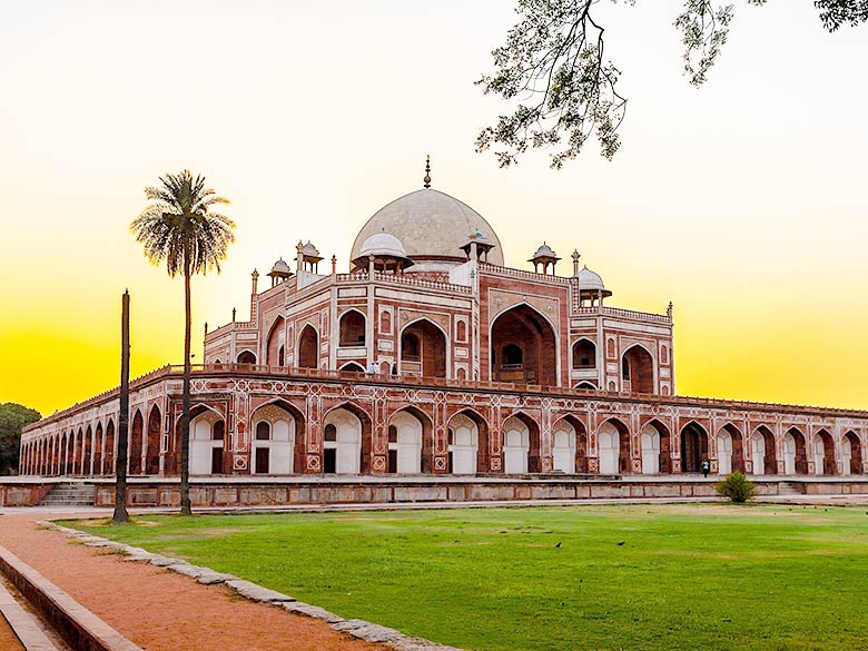 Humayun's Tomb - A Beautiful Tourist Attraction in Delhi