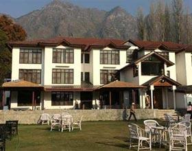 hotels and resorts in srinagar Package