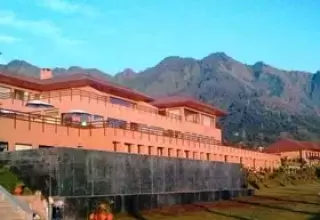 Vivanta by Taj-Dal Lake, Srinagar